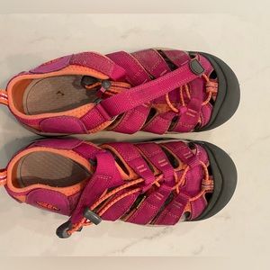 Keen Newport H2O shoes size 4 youth